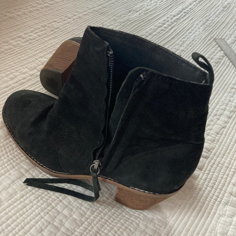 Dolce Vita Jax Black suede Heeled Bootie - Picture 4 of 7